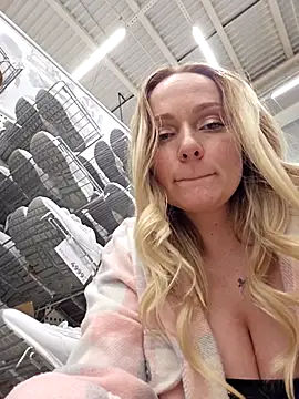 Bondgirl_013 Live Webcam on Stripchat