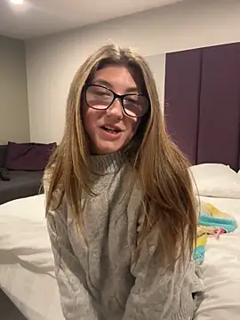 badlills201 (F young) - Get Naked! 👀