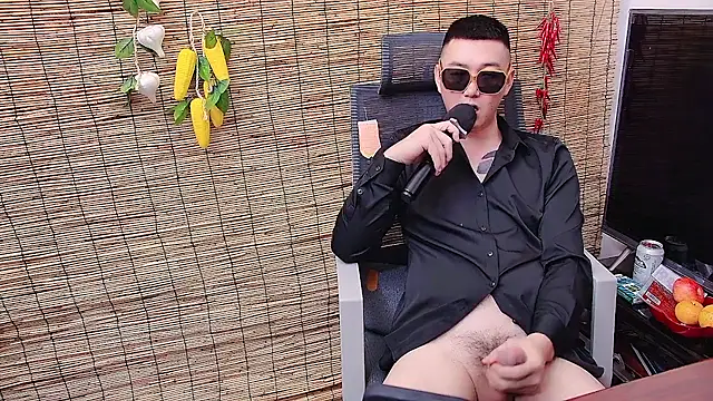 dongdong58 (M young) - 唱歌聊天喝酒18般武艺样样精通  宝子，要不要试一下..