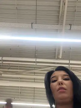 tisha_busty (F milf) - Take off panties in a crowded store