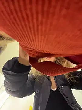 kittyqueeny (F young) - remove pants and shake sexy ass😈