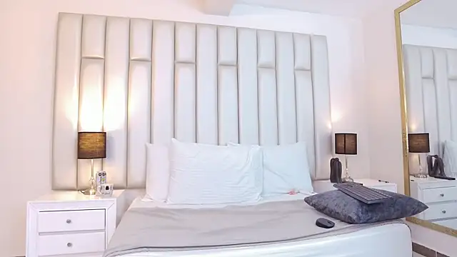 aandreaperez (F young) - OIL IN MY ASS + SHAKE AND CLAP