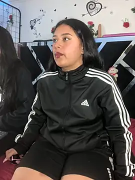 1lovelygirls (Ask my age) - SHOW FEET