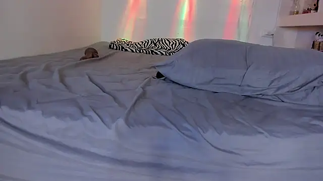 alessa28 (F milf) - You want to see me suck my dildo?