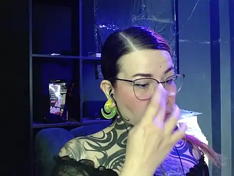 pandora_9666 (F young) - My nipples with candle wax ...