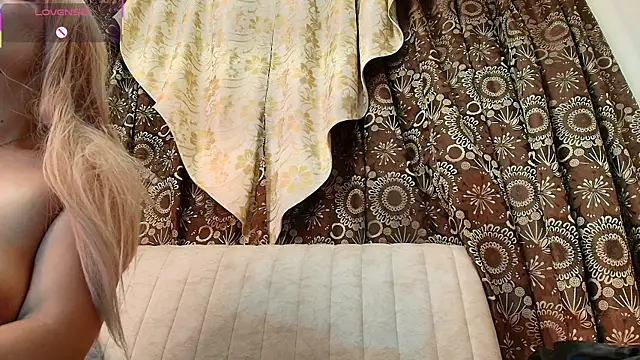 kiaraa88 (F young) - oil on tits