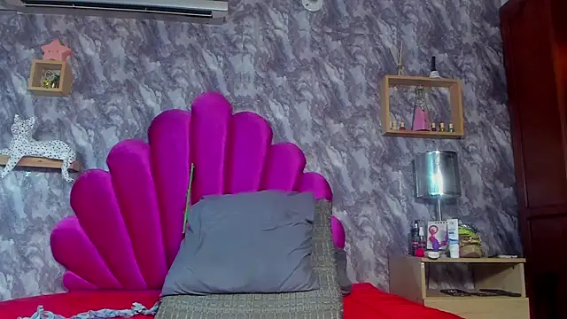 emmapariss (F teen) - Pussy play close cam 🥵