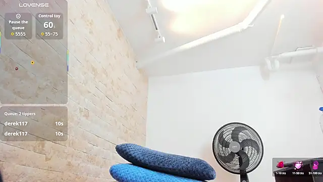 mia_roldan_ (F teen) - Mia is moment for masturbate pussy