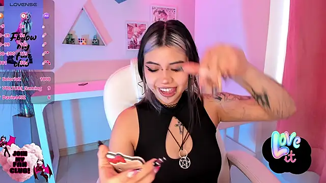pinkk_deemon (F teen) - Do a sexy striptease🦇