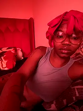 yummymelanin117 (F teen) - Twerk with butt plug on