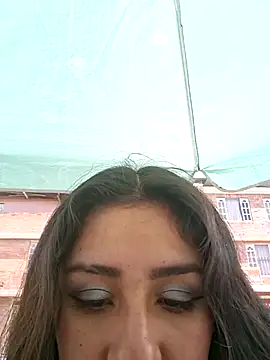 caroline__07 (Ask my age) - squirt in front of a stranger