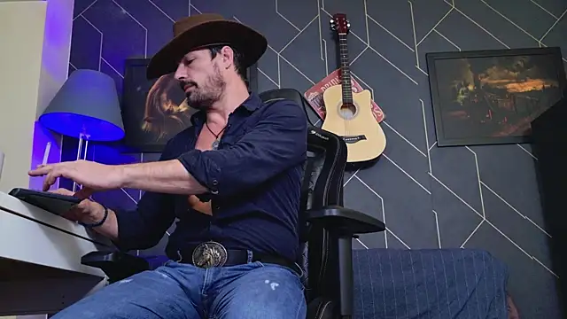 chriskox (Ask my age) - My big cock need pleasure