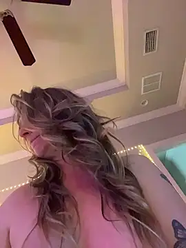 vivian_mayxxx (F milf) - 💦Squirt Standing above u