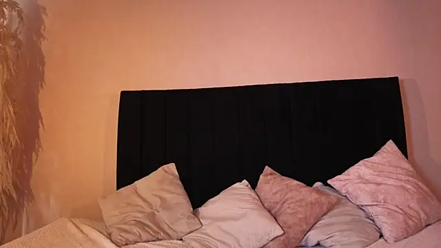 kassandra_james (F young) - shake it my ass in dildo