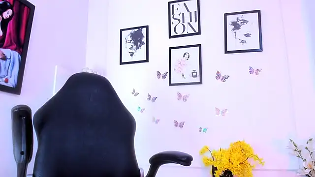 ariana_costa (F mature) - Use plenty of oil and masturbate with my