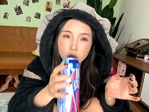 andy-758 (F milf) - 哥哥们支持主播努力买个正版小粉。