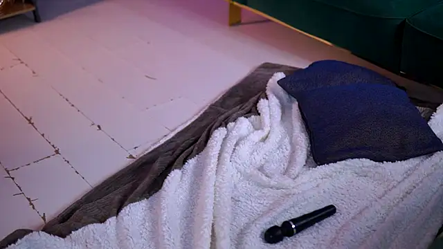 siennaruh (F young) - set this pussy on FIRE 💦