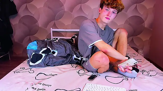 ian_flor (M twink) - take off clothes