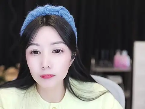 nuyoah-77 (F milf) - 攒钱给依依买暖宝宝  热乎乎  暖和和