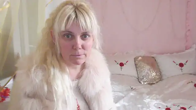 sunnysylvia (F milf) - Lets hot together mmmm