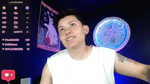 girl_intense444 webcam