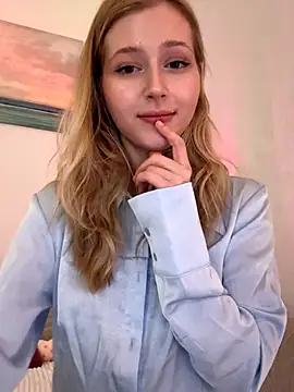 lunarase (F young) - twerking and doggy pose