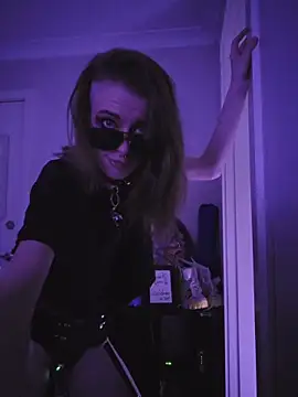 lonely_Cosplay_chick