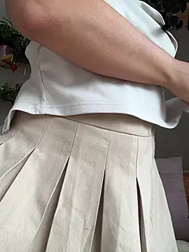 sugartroubl33 (F young) - Fingers in my wet pussy & suck fingers