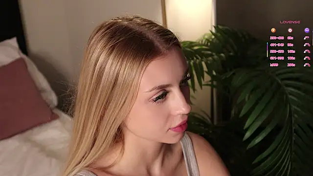 sandy-the-squirrel (F teen) - squeeze butt ^)