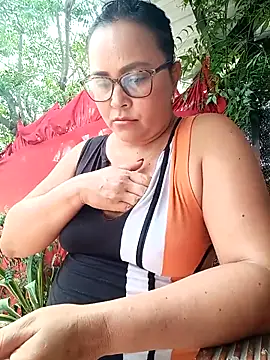 Dirty-Momm-Divorced-Hot