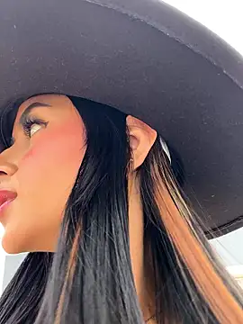 juliana_xander (F young) - I see you from the front, open your legs