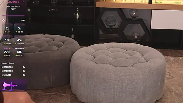 naomisainz (F young) - spanks ass  💋