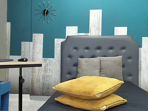 brian_tattoo (M twink) - HOT MILK SHOT IN PUBLIC!!😈😈