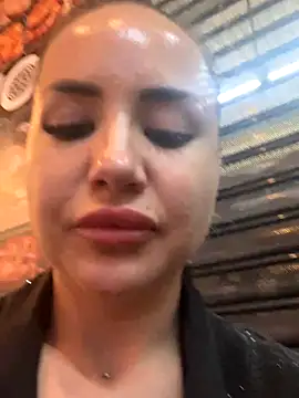 beautydiamond (F young) - Finger pussy in the caffe