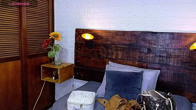 celeste_sanz (F young) - naked 💥👅💦