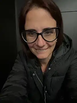 natakitten (F milf) - suck dildo in public