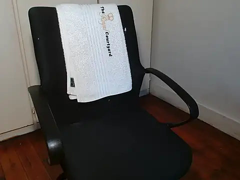 gorillagripcunt77 (F milf) - Tweeky Spanking🍑