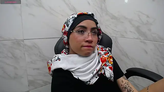 neesha__ (F teen) - Oil massage on my body 💦