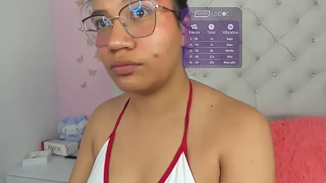 sunnysmiith (F young) - Take off my panties and play with pussy