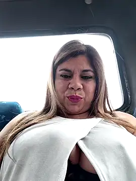laura-hernandez (F milf) - Spitting on tits