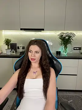 curlylara (F young) - show