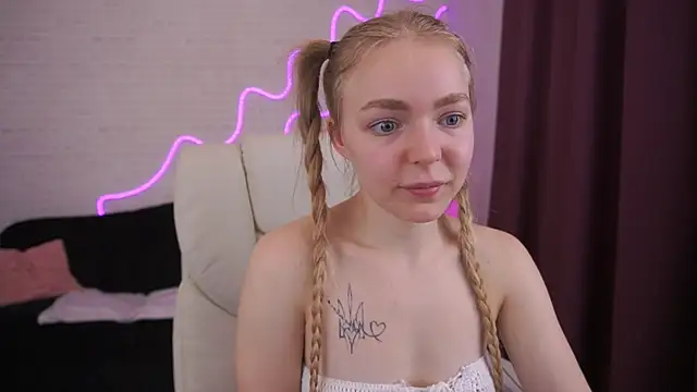 emilysunshines (F young) - striptease