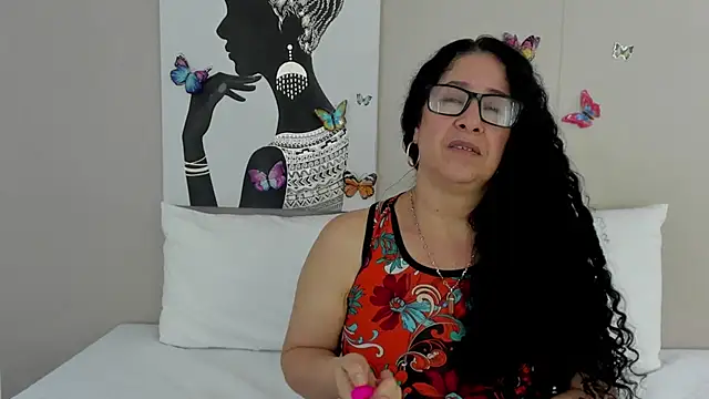 adelesmithh (F mature) - show tits  with ice