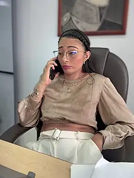 _bella-office1 (Ask my age) - ShakeMyASS+32Spanks😈