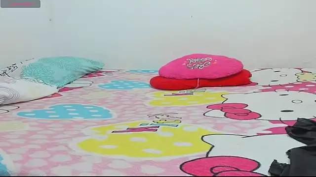 woman_rosse (F milf) - shows her tits