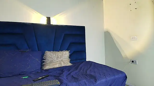 sharon_stone5 (F milf) - finger in the ass