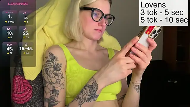 sexy_sweets (Ask my age) - Fingering on pussy - 2 min