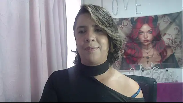 victoria_meester (F mature) - show my bra