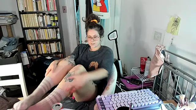 rosiee69_ (F young) - 5 spanks no panties