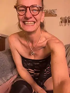 lucylingerie78 (F milf) - Suck my Dildo Deep throat